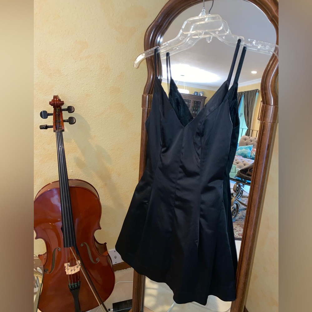 Bebe classic puffy dress